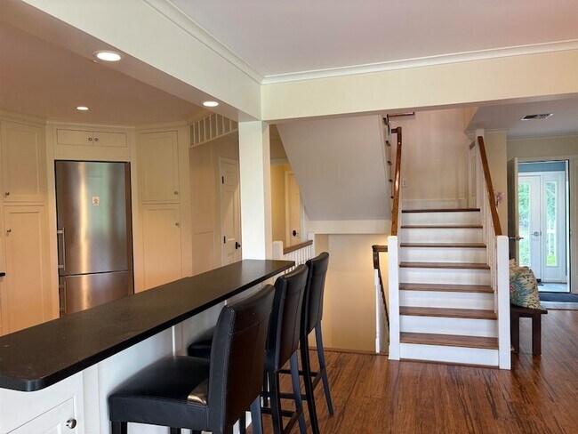 Building Photo - 111 Kestrel Ct
