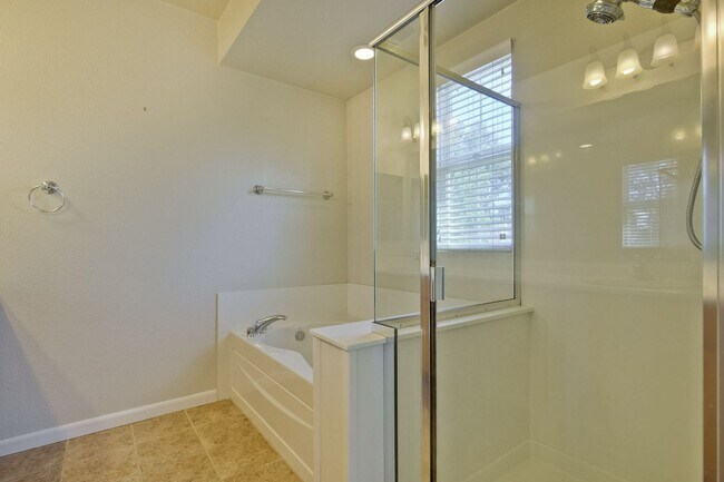 Building Photo - Wow! What a Great Home! Available Now!