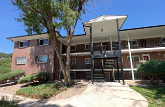 Building Photo - 3 Bedroom 2 Bathroom Condo Near Leetsdale ...