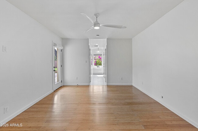 Building Photo - 4213 E Lewis Ave