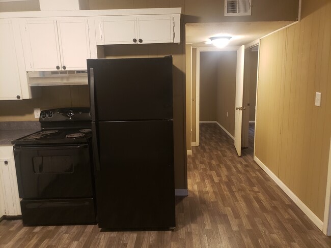 Building Photo - 906 Pierson St