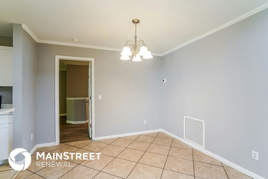 Building Photo - 525 SW 23rd Terrace