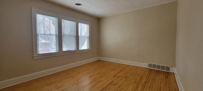 Building Photo - 2562 N Bremen St