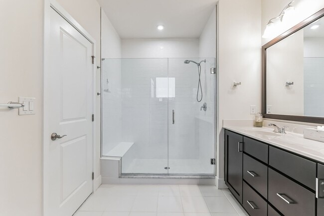 Building Photo - Stunning Carriage Home in the King of Prussia Town Center