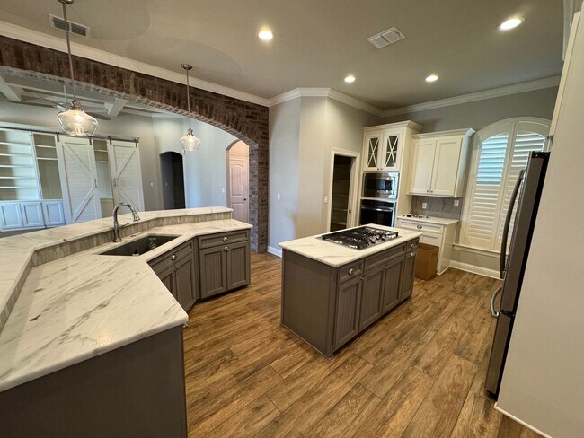 Building Photo - Gated Community close to Barksdale Air Force Base...