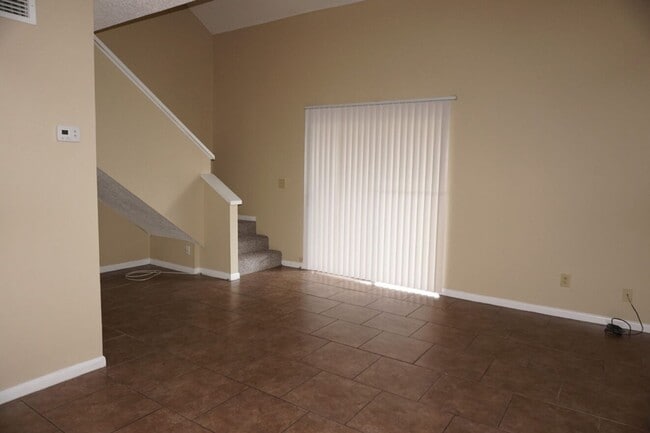 Building Photo - 2/2 townhome