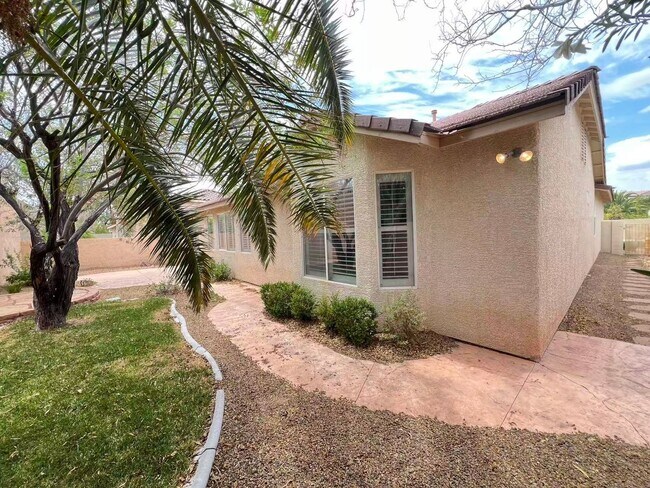 Building Photo - Welcome to the gorgeous home in Rhode Ranch