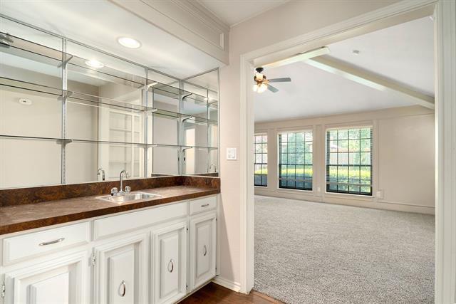 Building Photo - 802 Pebblebrook Dr