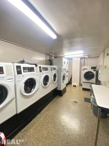 Building Photo - 236 E 36th St