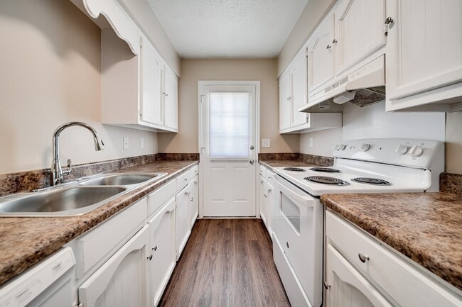 Building Photo - 1190 Meadowview Dr
