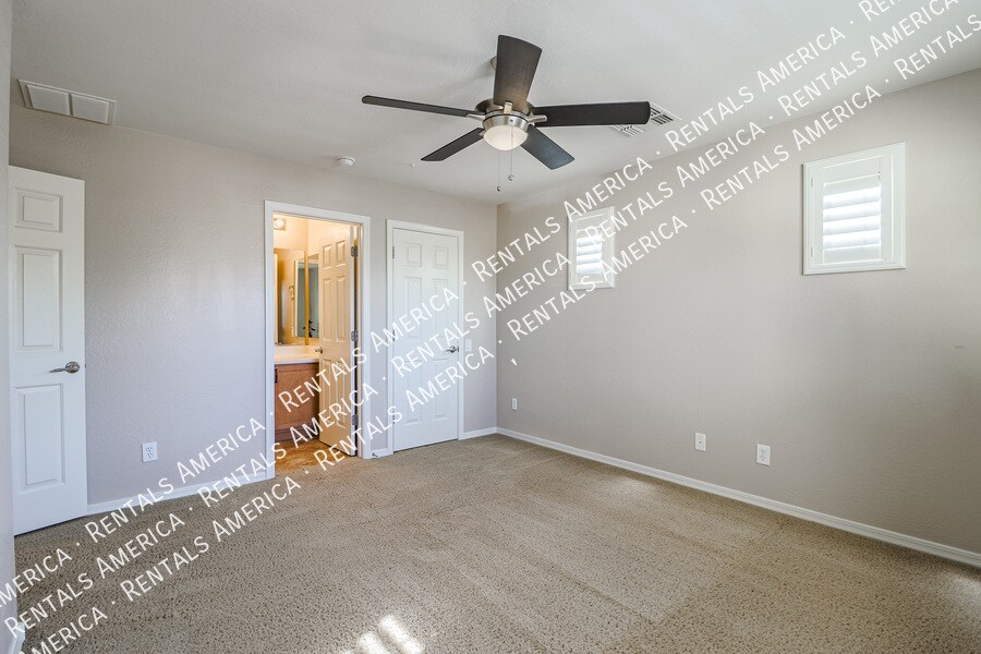Building Photo - 3625 E Zachary Dr