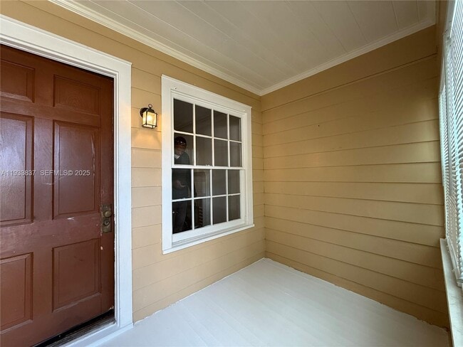 Building Photo - 816 5th St