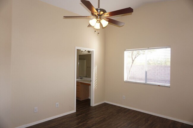 Building Photo - Popular Location, 3Bdm 2Ba Home
