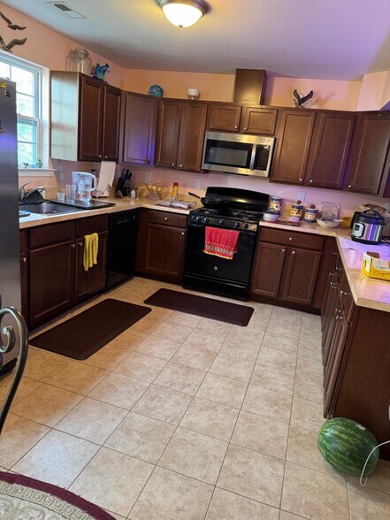 Kitchen - 6 Liam St