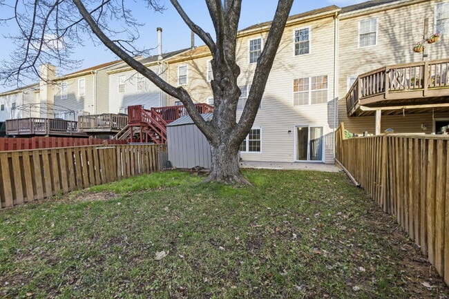 Building Photo - 335 Fullerton Pl