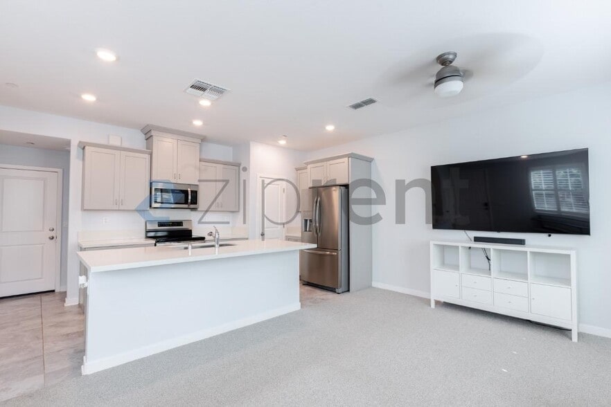 Building Photo - Unit 68101
