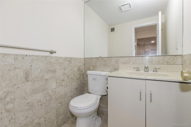 Building Photo - 12 Bond St