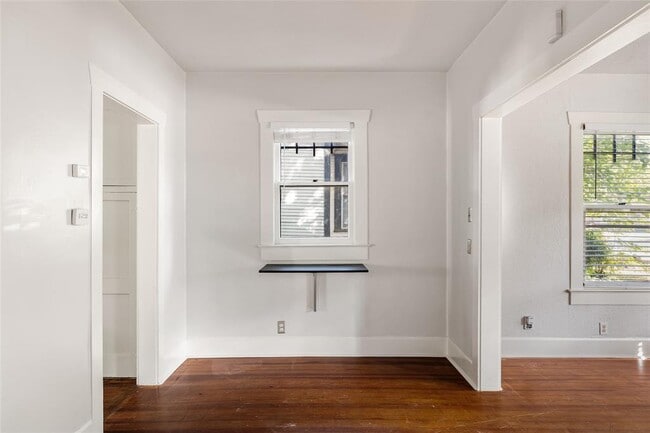 Building Photo - 217 Leland St