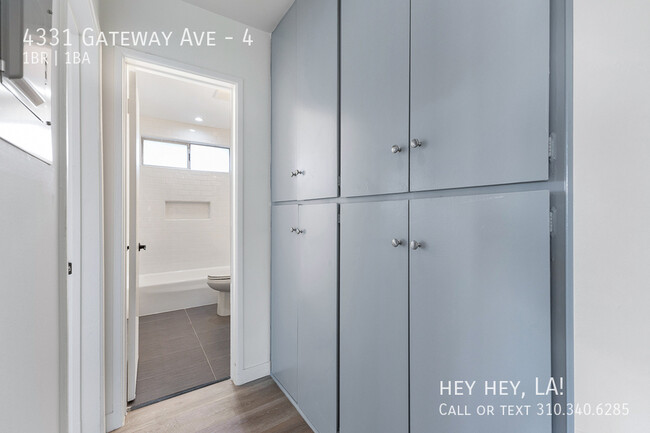 Building Photo - Silver Lake Apartment | One Bedroom | In U...