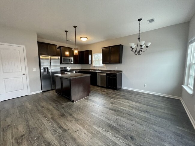 Building Photo - Home For Rent