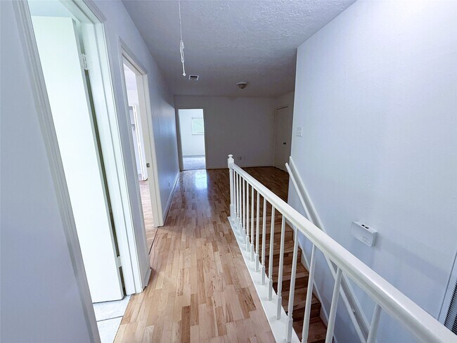 Building Photo - 6902 Sandy Knolls Dr