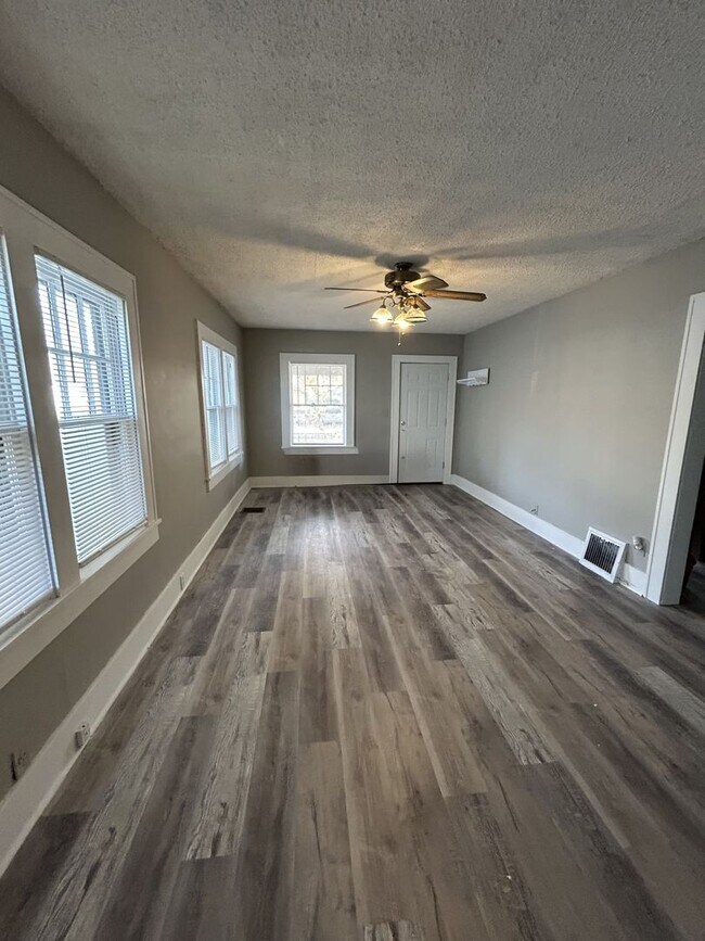 Building Photo - Very Nice 2BR/1BA House - Just Refreshed!