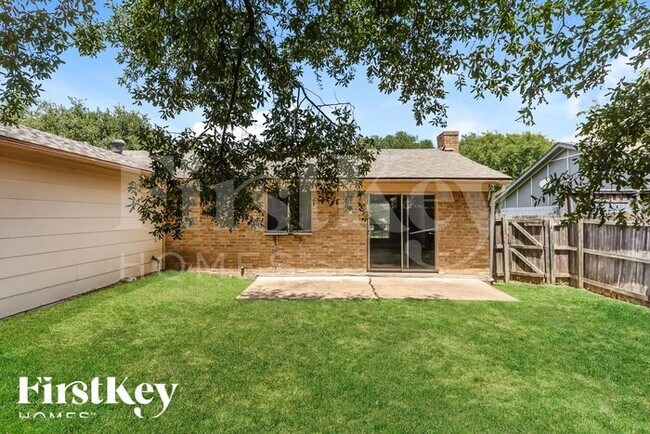 Building Photo - 2110 Richbrook Dr