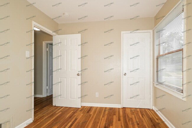 Building Photo - 10425 Renfrew Dr