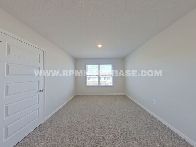 Building Photo - Spacious 5-Bedroom Home in Shoal River Community with Modern Features and Community Pool Access!