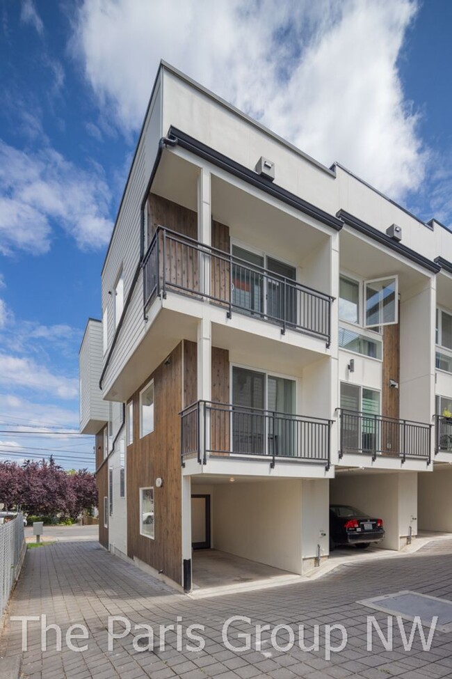 Building Photo - Modern 2BR Columbia City/Hillman City Town...