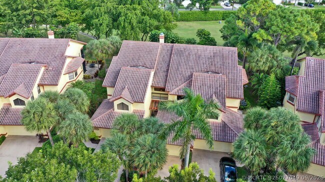 Building Photo - 5355 10th Fairway Dr