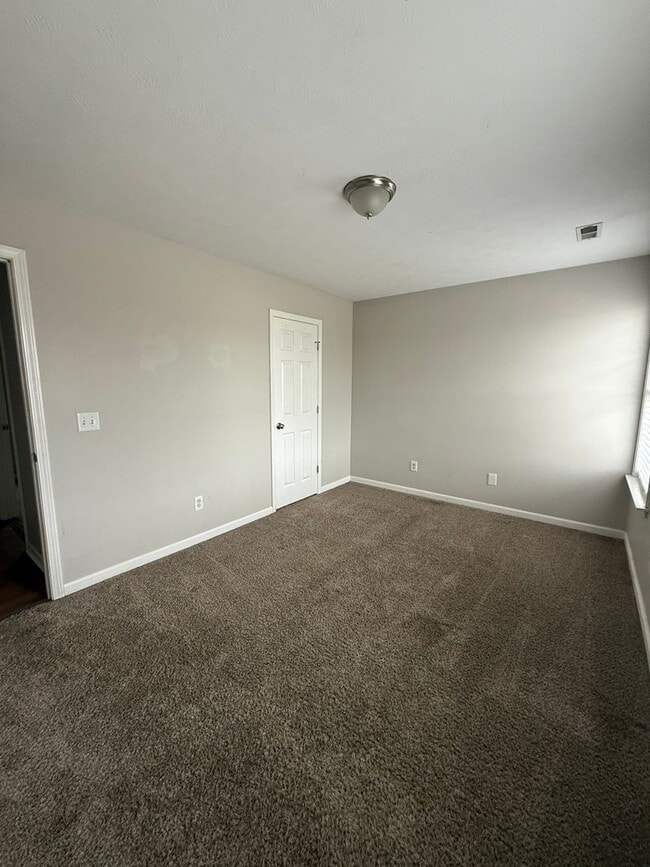 Building Photo - 1822 Holdens Hollow