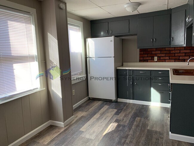 Building Photo - Rental Available!