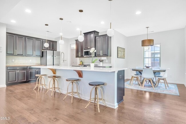 Building Photo - 899 Legacy Falls Dr S