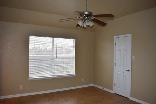 Building Photo - 1600 Nicholas Cir