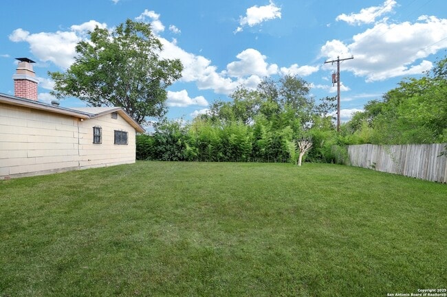 Building Photo - 166 Meadow Trail Dr