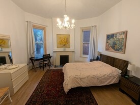 Building Photo - 1816 W Grace St