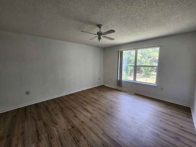 Building Photo - Overland Park - Spacious - NAS Jacksonville