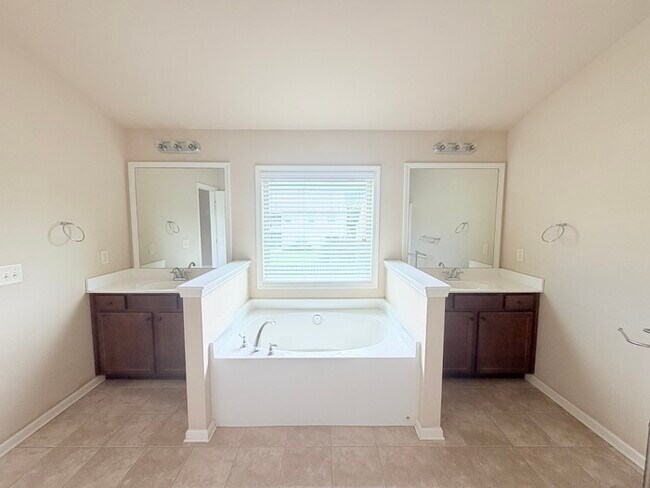 Building Photo - 5230 Brierstone Dr