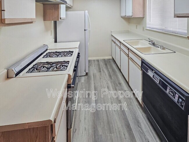 Building Photo - 936 W Perdew Ave
