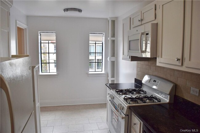 Building Photo - 22 Sagamore Rd