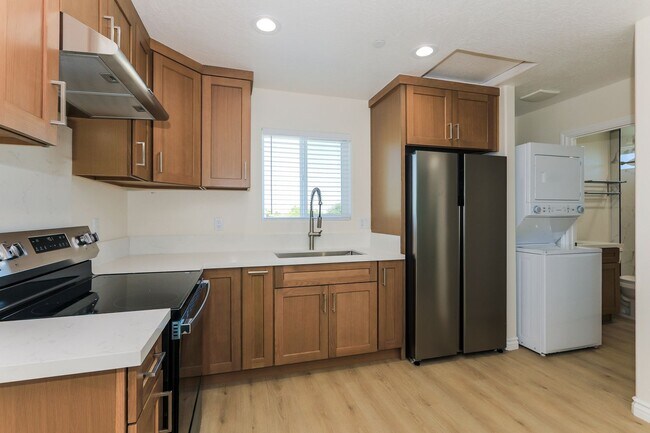 Building Photo - Spacious 3BR/2BA Home with Open Floor Plan, Garage & Washer/Dryer