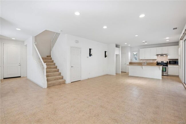 Building Photo - 93 Keepsake