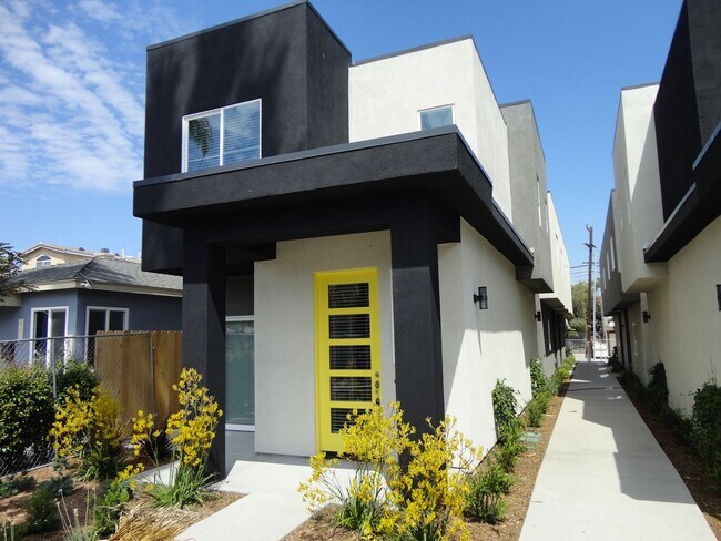 Building Photo - Move in Special!!  1/2 off 1st Month's Rent!!