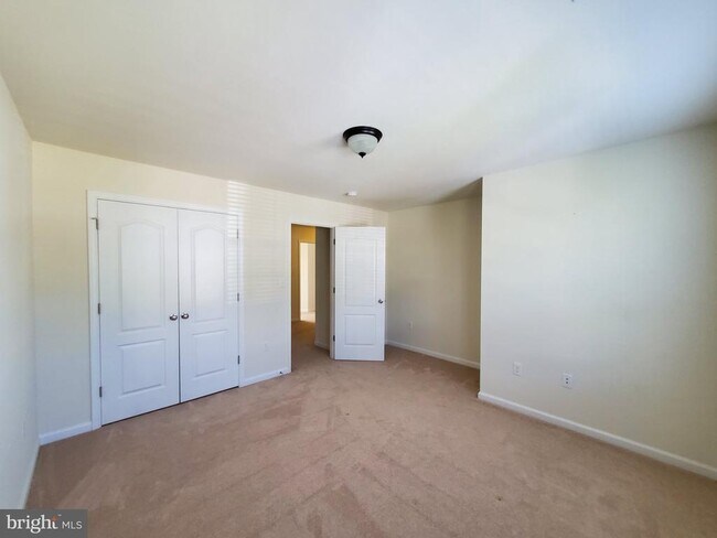 Building Photo - 233 Kanter Dr