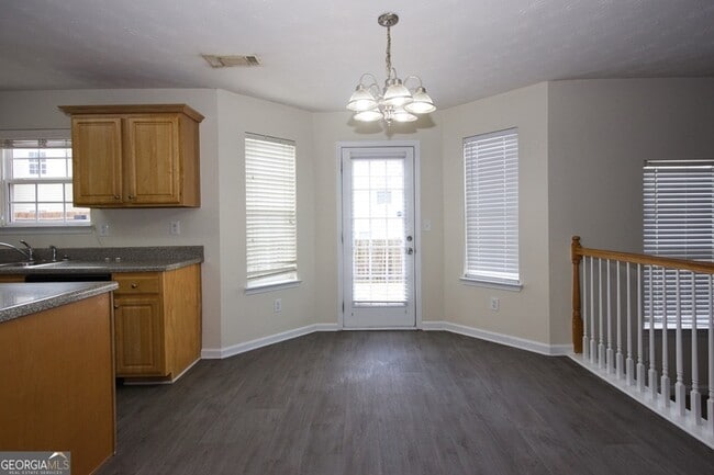 Building Photo - 4333 Beaver Tree St