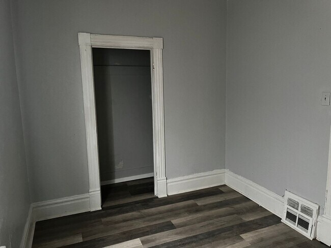 Building Photo - Welcome to the 3 Bedroom Home West Peoria