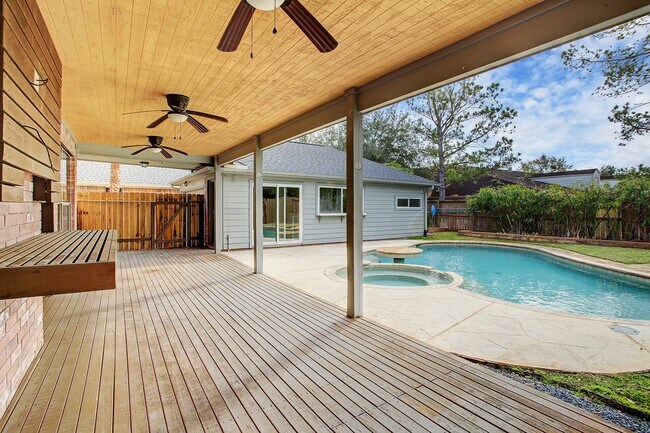 Building Photo - 23107 Lodgepoint Dr