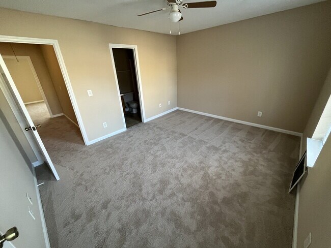 Building Photo - 917 Shelby Dr