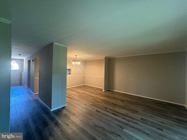 Building Photo - 9728 Summer Park Ct